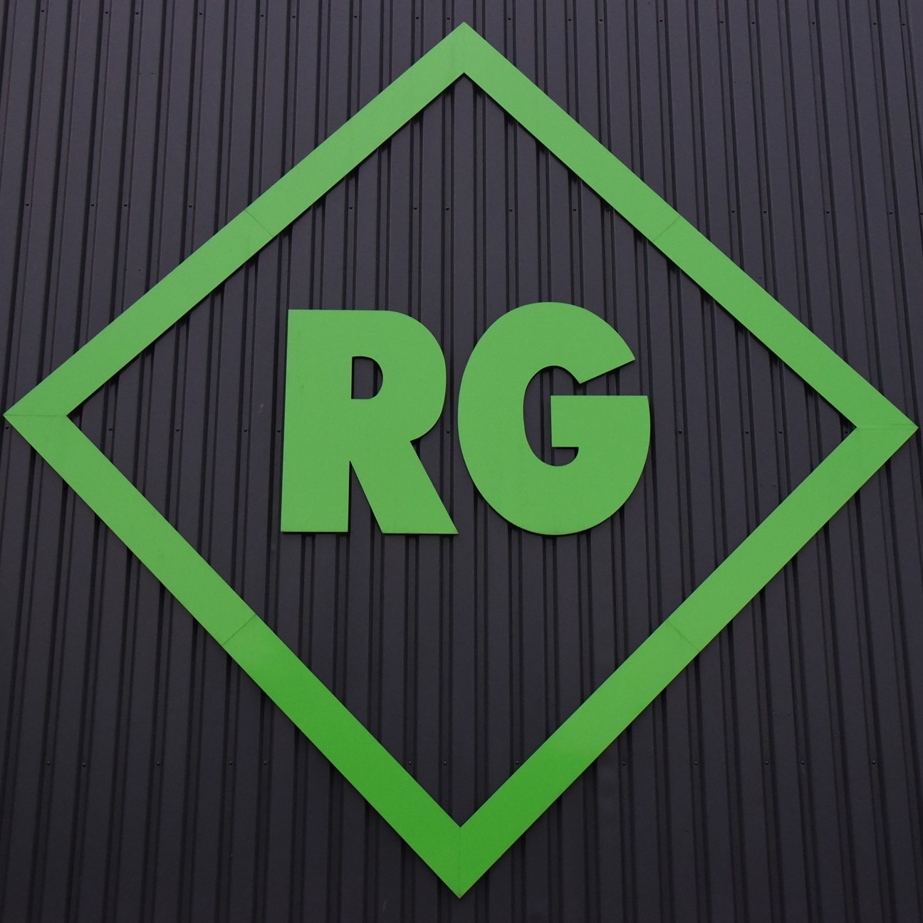 R.G. BOUWMACHINES N.V, Massenhoven