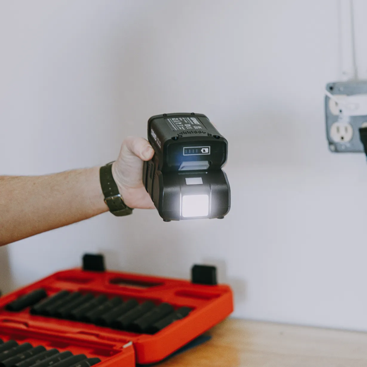 GRABO 20V / 18V 2.6Ah Battery Charger Hero