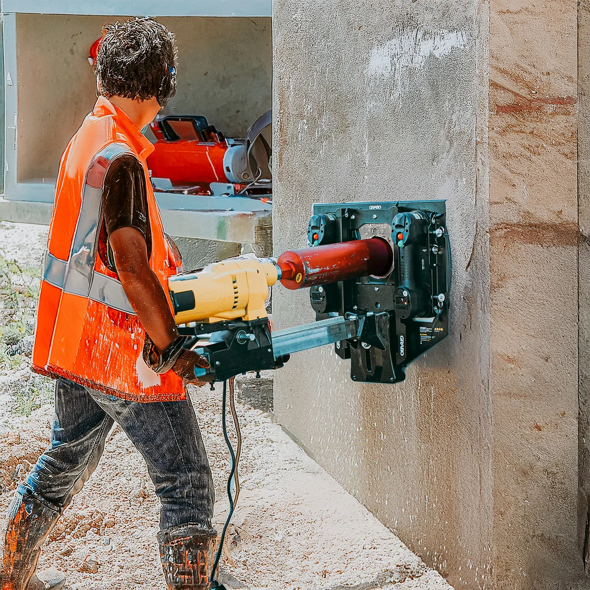 Operator core drilling with the GRABO® Bore Mount on site