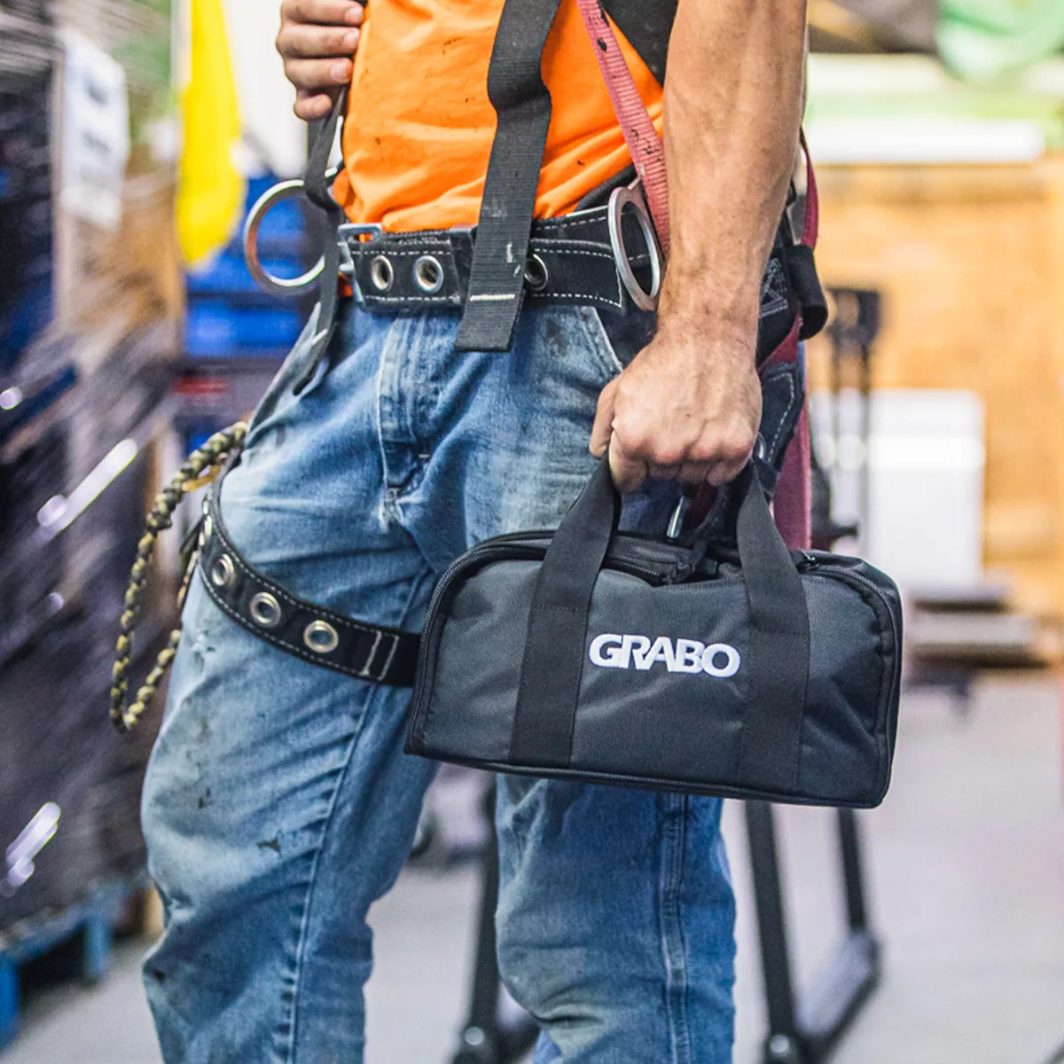 Tradesperson carrying the GRABO® Bag by its handles