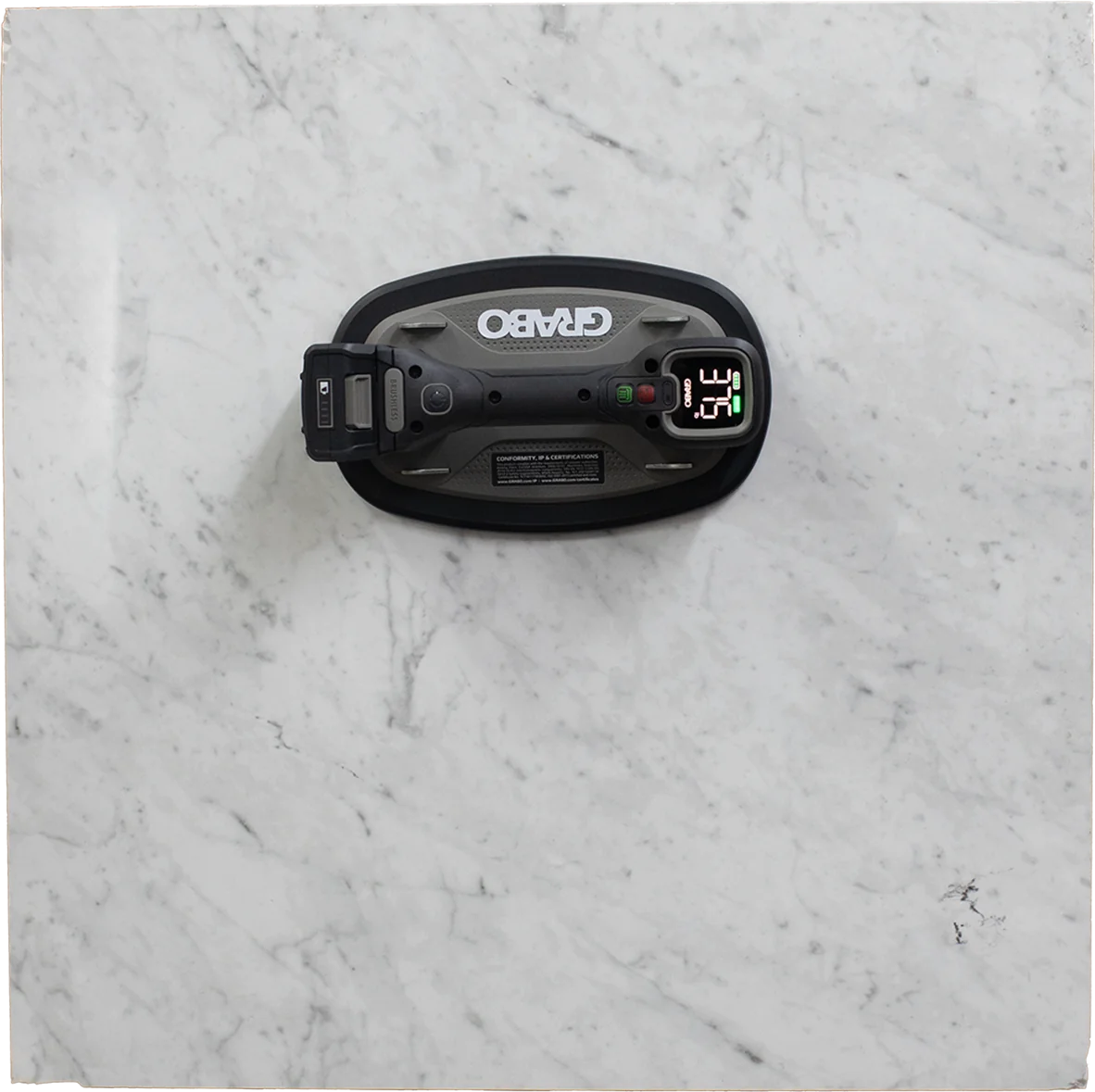 GRABO® Pro Brushless lifting a stone slab in parallel hold