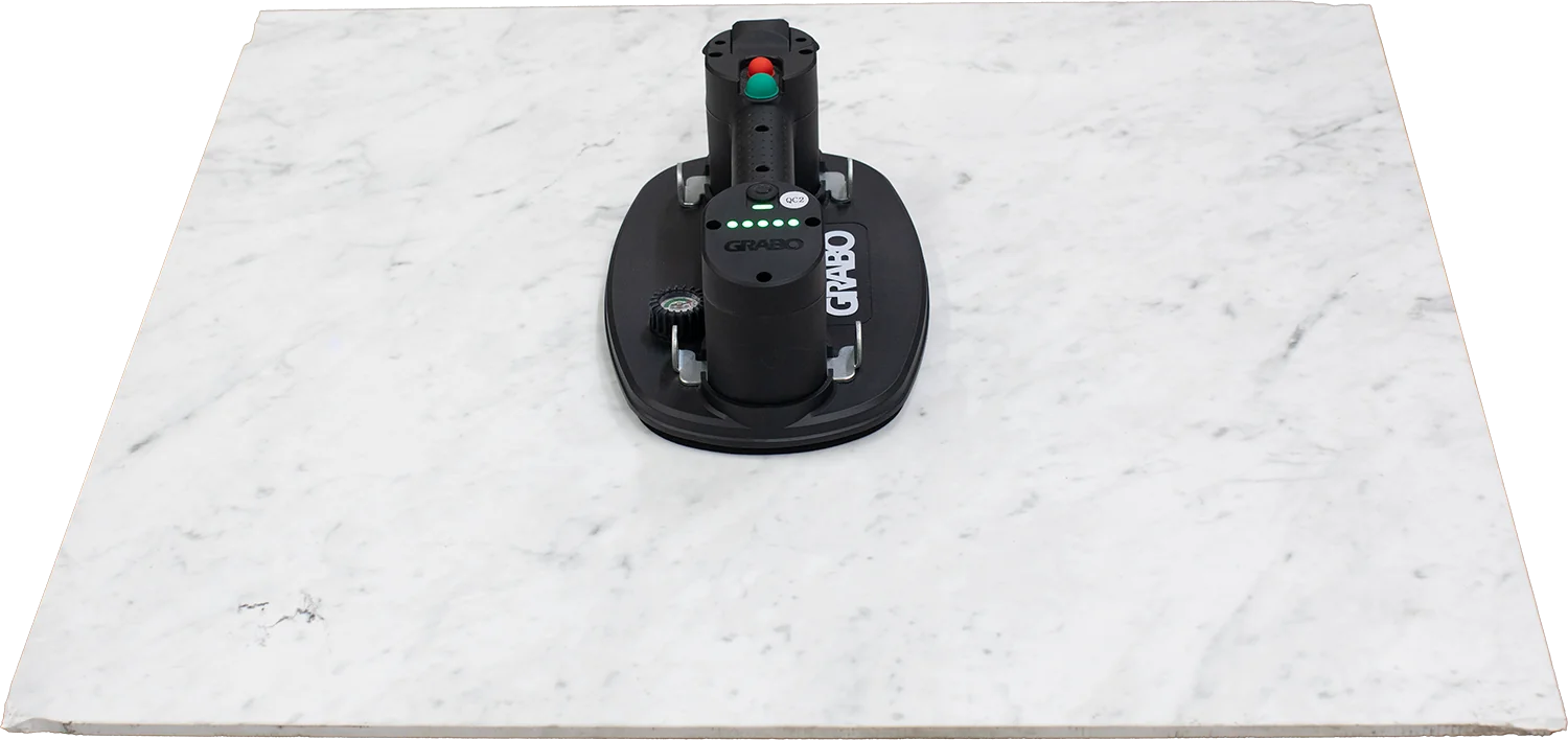 GRABO® V2 lifting a stone slab in perpendicular hold