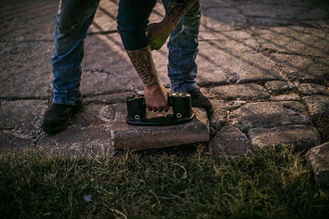 GRABO® Paver Lifting Tool at work.